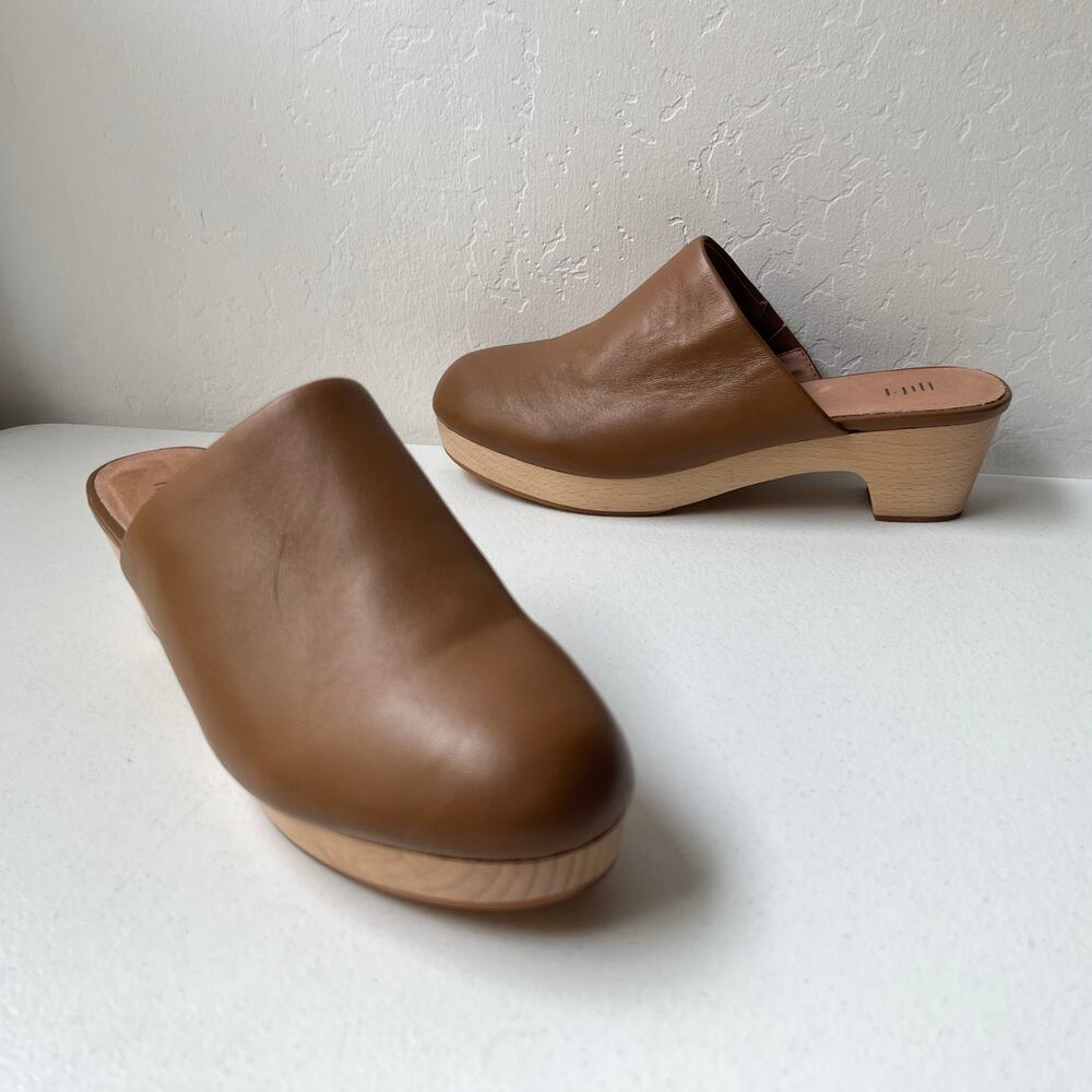 J. Jill Leather Clogs Size 8.5 Tan Closed Toe Wood Platform Minimalist Neutral